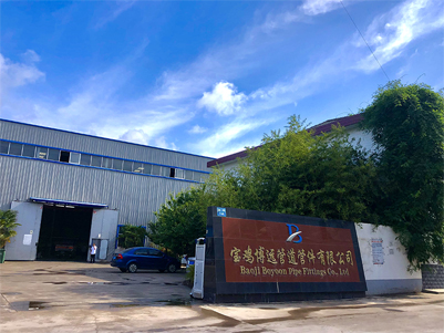 寶雞博遠(yuǎn)管道管件有限公司地處寶雞高新技術(shù)開(kāi)發(fā)區(qū)，是一家專(zhuān)門(mén)從事稀有金屬鈦、鎳、鎳基合金材料及非標(biāo)設(shè)備管道管件的專(zhuān)業(yè)化公司。是中國(guó)有色金屬工業(yè)協(xié)會(huì)鈦業(yè)分會(huì)會(huì)員單位，寶雞鈦業(yè)協(xié)會(huì)會(huì)員單位，借助中國(guó)鈦城--寶雞得天獨(dú)厚的資源優(yōu)勢(shì)，公司主要產(chǎn)品有：鈦彎頭、鎳彎頭、鋯彎頭；鈦三通、鎳三通、鋯三通；鈦異徑管、鎳異徑管、鋯異徑管；鈦翻邊、鎳翻邊、鋯翻邊；鈦管帽、鎳管帽、鋯管帽；鈦法蘭、鎳法蘭、鋯法蘭；鈦管、鎳管、鋯管；鈦焊管、鎳焊管、鋯焊管等；鈦鍛件、鈦非標(biāo)加工件、鈦盤(pán)管、鈦換熱器、鈦非標(biāo)設(shè)備、鈦儲(chǔ)罐等設(shè)備；鈦板、鈦棒、鈦絲、鈦螺栓等產(chǎn)品。公司加工的產(chǎn)品滿(mǎn)足相關(guān)標(biāo)準(zhǔn)的要求，成為該行業(yè)的后起之秀！